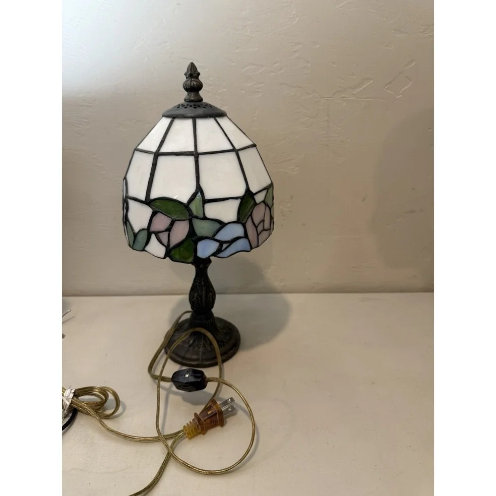 Vintage Tiffany Style Accent Table Lamp Pink Blue Roses Stained Glass Flower 13